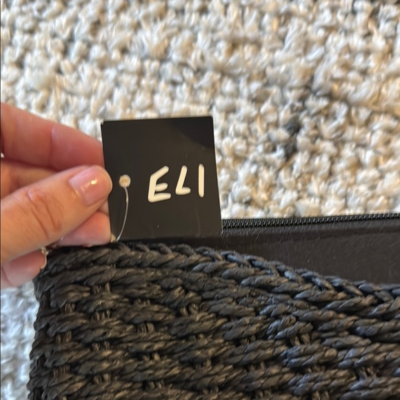 Black Woven Handbag‎ with Chain Strap - Picture 2 of 2